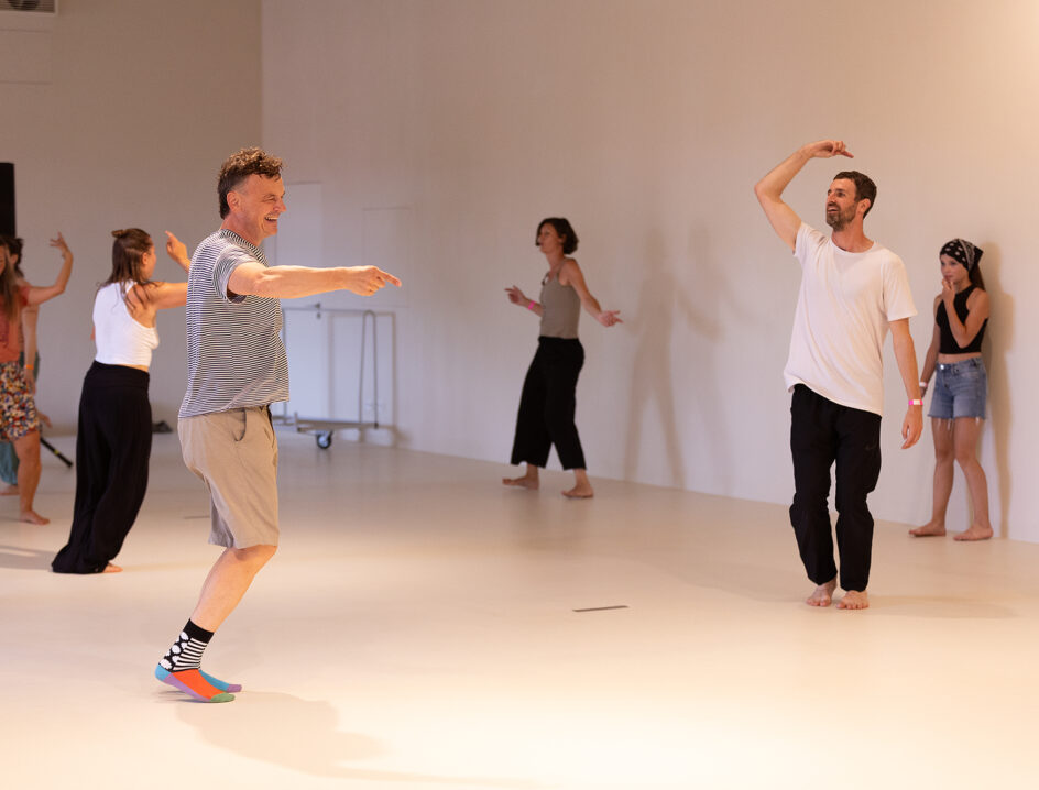 Viktor Černický a Valentin Verdure vedou pohybový workshop